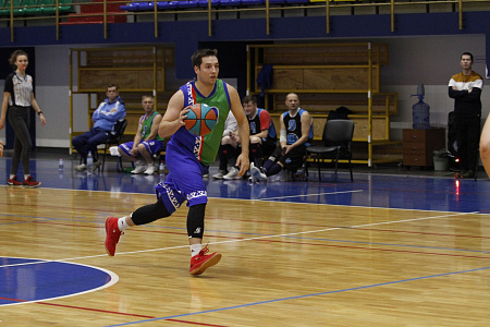 В СК ЮГУ состоялся Открытый турнир по баскетболу 