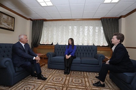 Губернатор Югры Наталья Комарова исполнила желание студентки ЮГУ