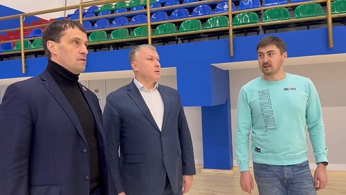 ЮГУ посетил сенатор РФ, член Попечительского совета Эдуард Исаков